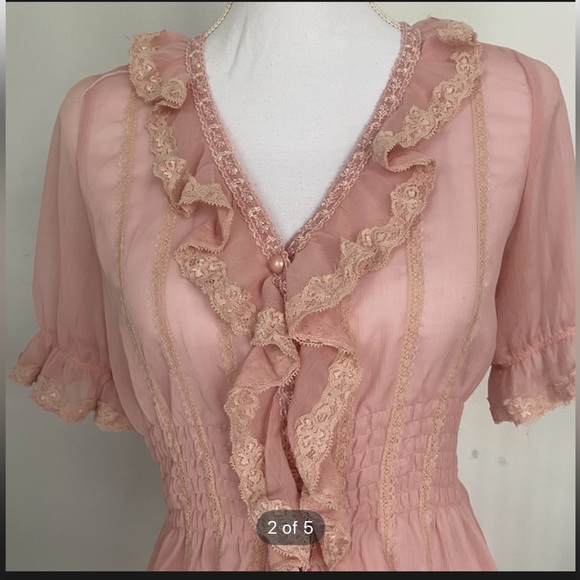 *SOLD** 🎀PINK LACE BLOUCE 🩰🎀 - Picture 2 of 9